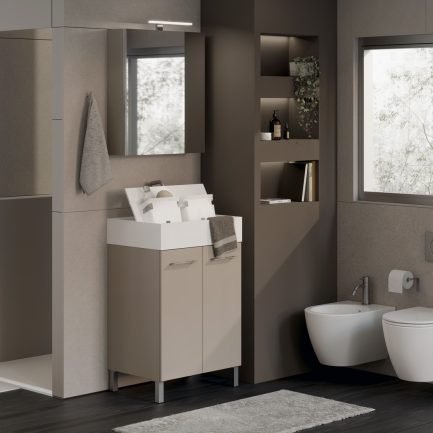 Linea 46 / 2, mobile da bagno/lavanderia sabbia con piedini e lavabo Basinbasket® in Ocritech® opaco di Xilon