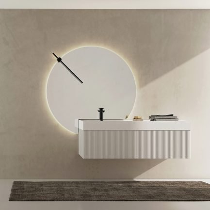 Ritratto 01, mobile da bagno sospeso rigato bianco con top lavabo in Ocritech® bianco opaco di Legnobagno