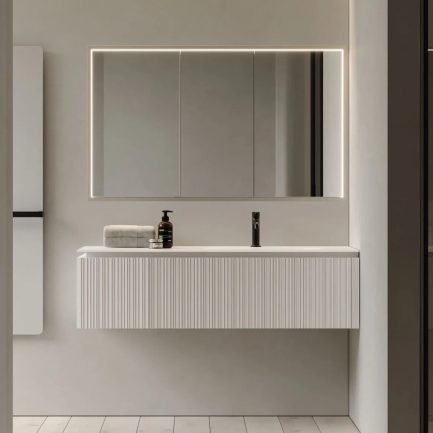 ViaCondotti 04, mobile da bagno sospeso in legno dogato neve con top lavabo in cristallo di Ideagroup