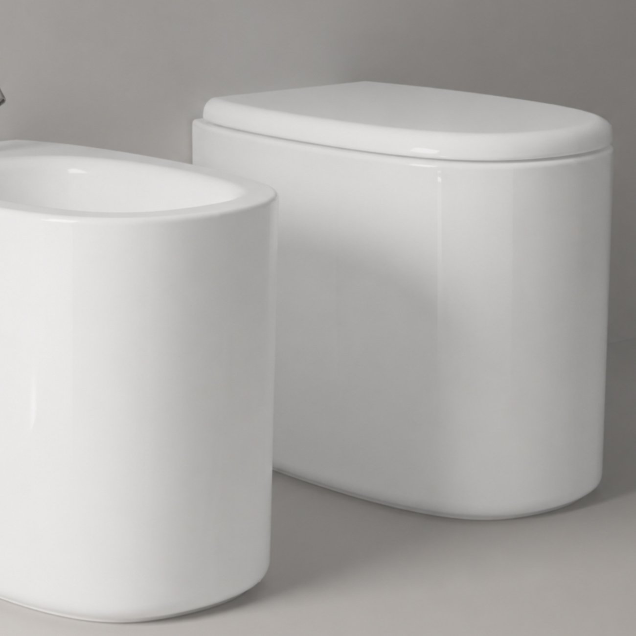 Idilla,-set-sanitari-a-terra-filomuro-in-ceramica-bianca-lucida-con-sistema-aliflush+-con-coprivaso-di-Alice-Ceramica-ddett-1