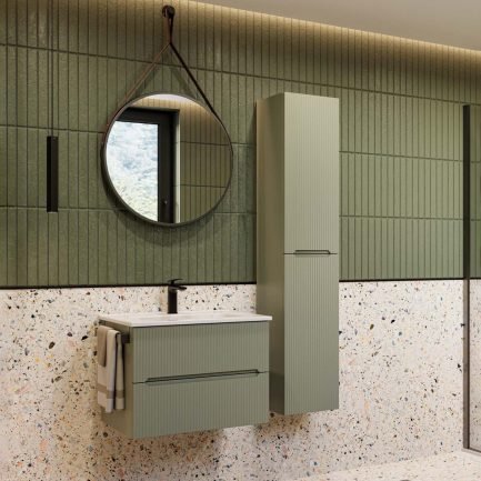 Verso 02, mobile da bagno cannettato verde opaco con lavabo in ceramica di Legnobagno