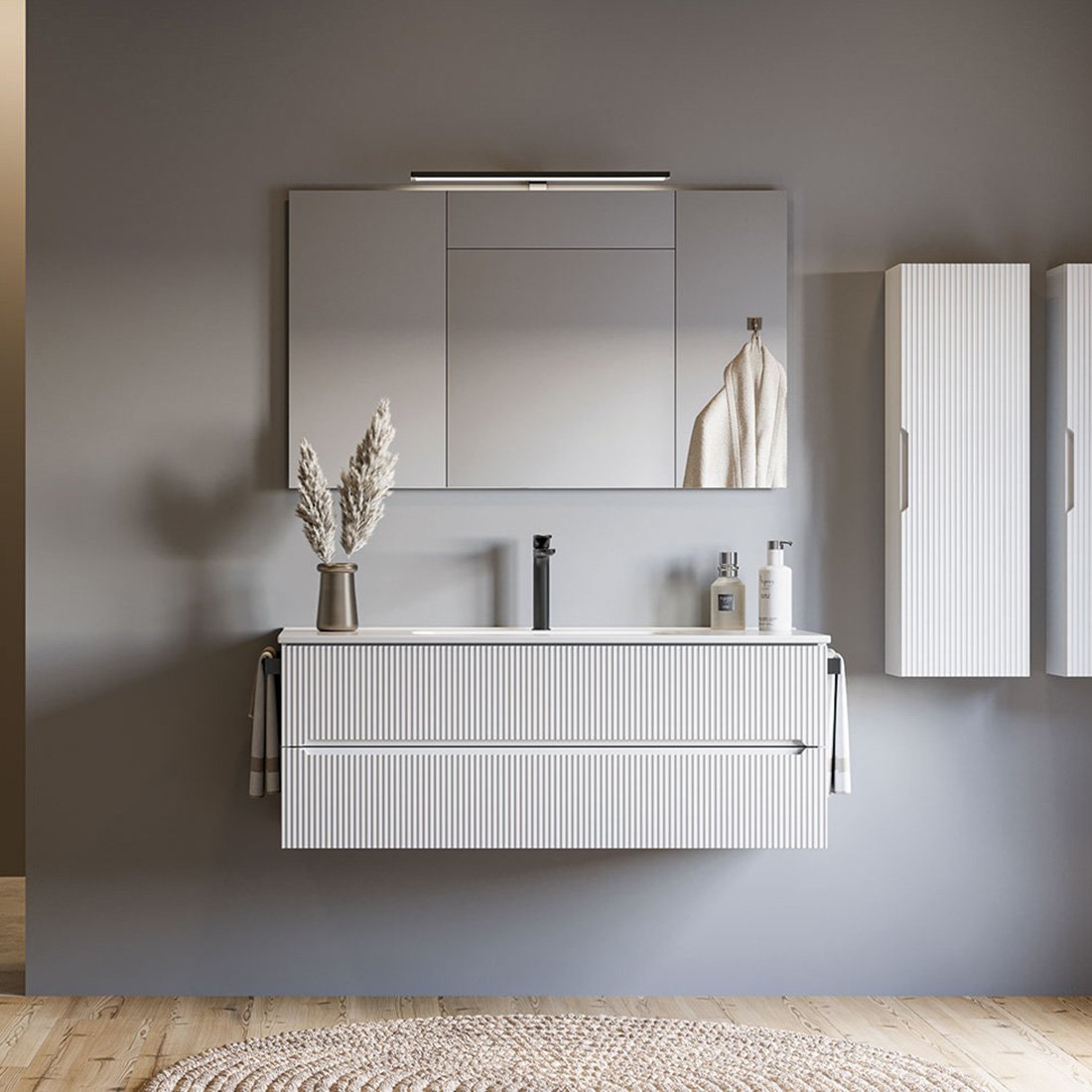 Verso-05,-mobile-da-bagno-cannettato-bianco-opaco-con-lavabo-in-ceramica-di-Legnobagno
