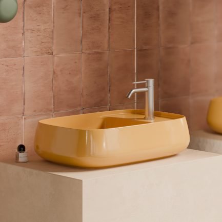 Nur, lavabo da appoggio in ceramica miele lucida 60 x 40 cm di Alice Ceramica