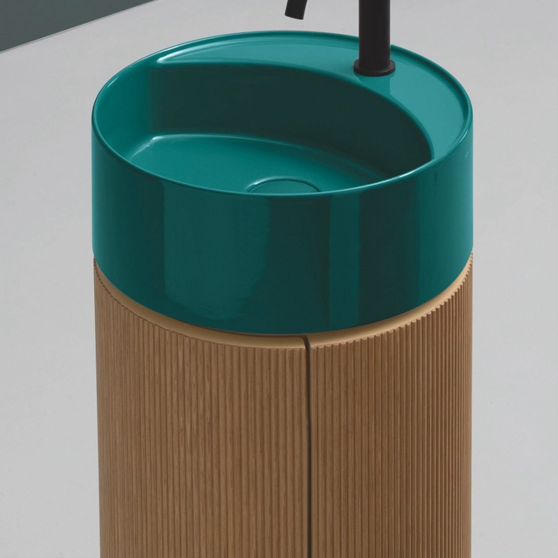 Mate, mobile freestanding Canaletto quercia con lavabo in ceramica petrolio lucido Ø40 cm di AXA dettaglio
