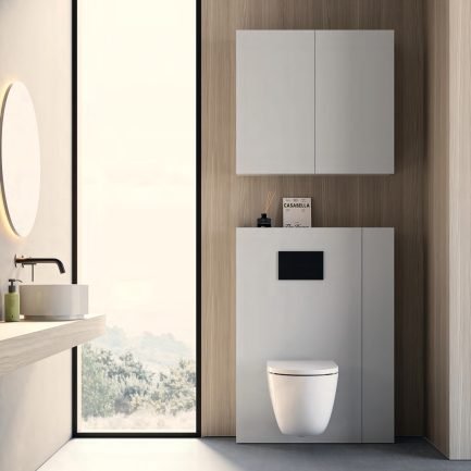 Mose 09, sistema d'arredo a terra con anta e modulo WC bianco opaco di Colavene