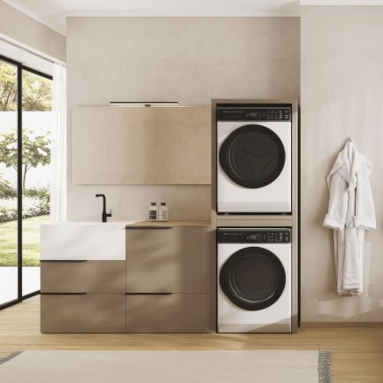 Urban Lavanderia 03, composizione lavanderia con base lavatoio e colonna lavatrice e asciugatrice di Legnobagno
